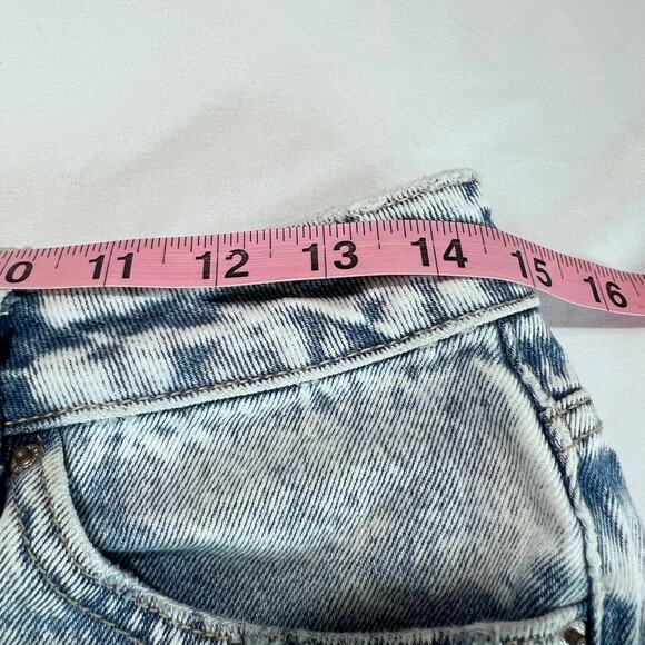 ✨Garage Denim Mom Jeans Size 7 W28 Distressed Cabin Core Backyard BBQ High Rise - Picture 6 of 9